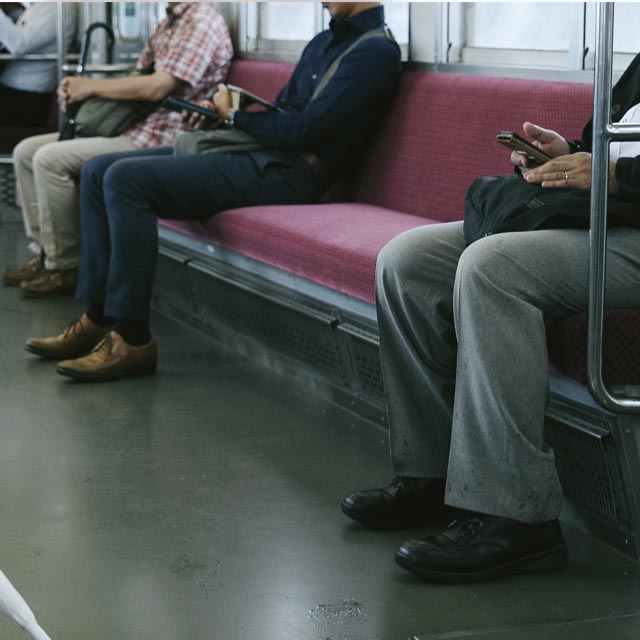 通勤電車の画像